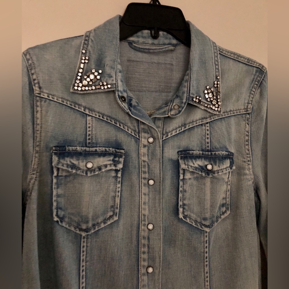 Rhinestone & Studs Denim Shirt! Pearlize snap front! 2 pockets! 3/4 sleeve! S/M - Picture 9 of 15